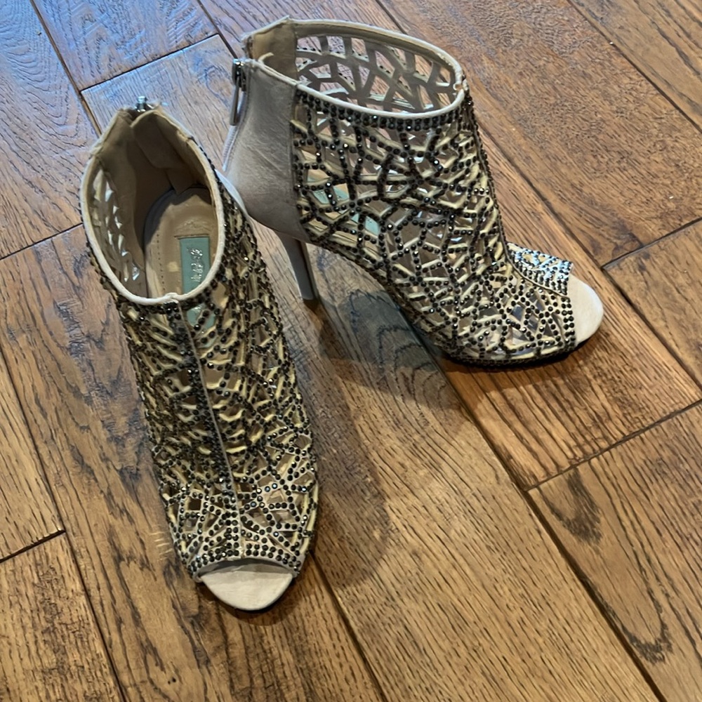 Fabulous Betsey Johnson cream with gunmetal bling caged peep toe 4” bootie.